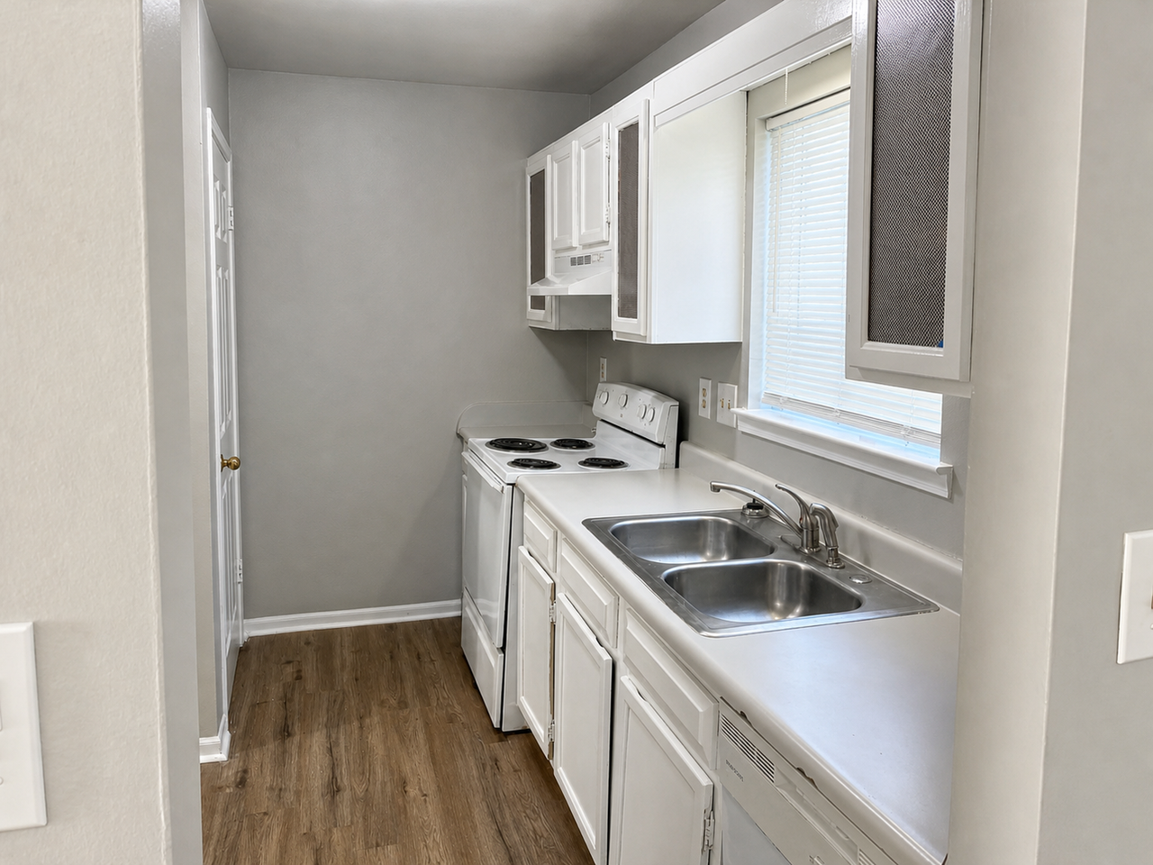316 Autumn Ln - Photo 3 of 10