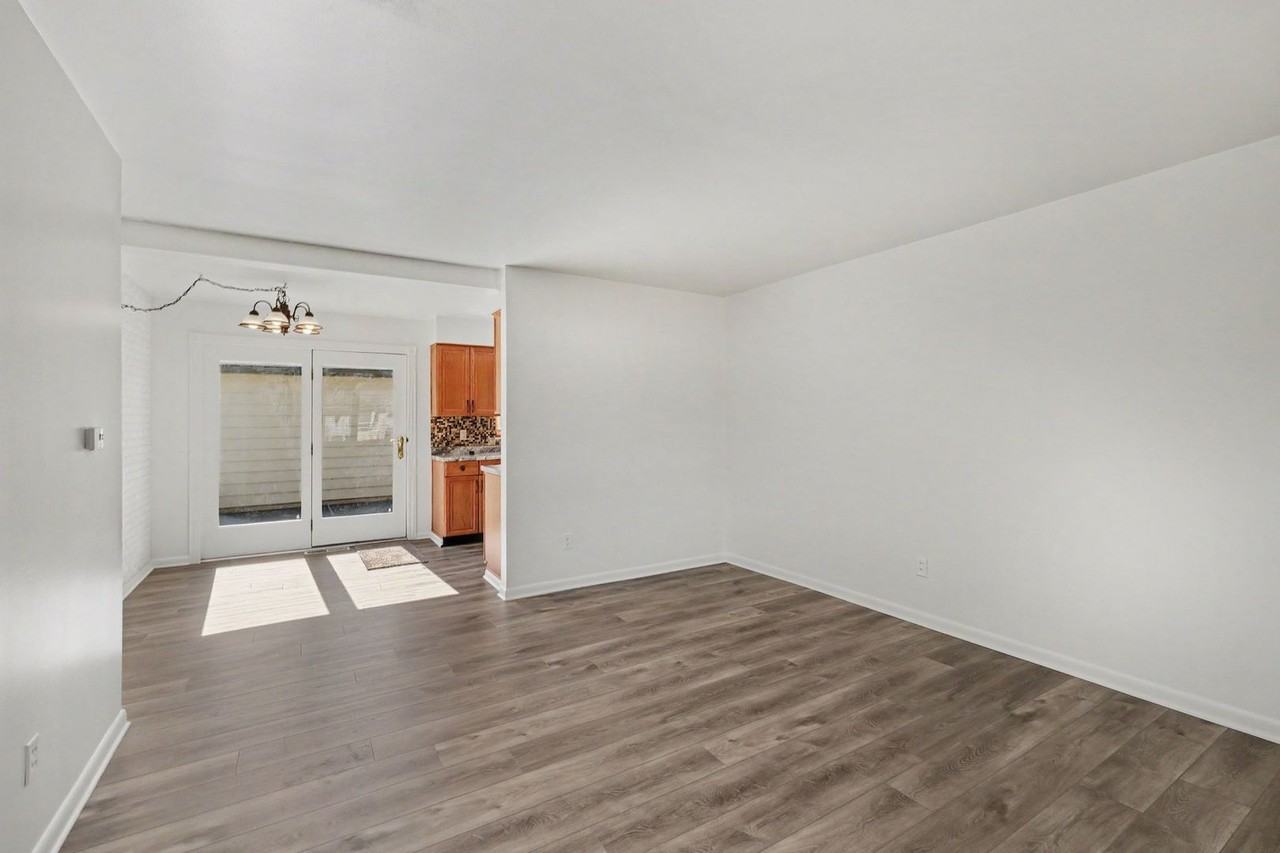 2045 Huntington Ave - Photo 5 of 18