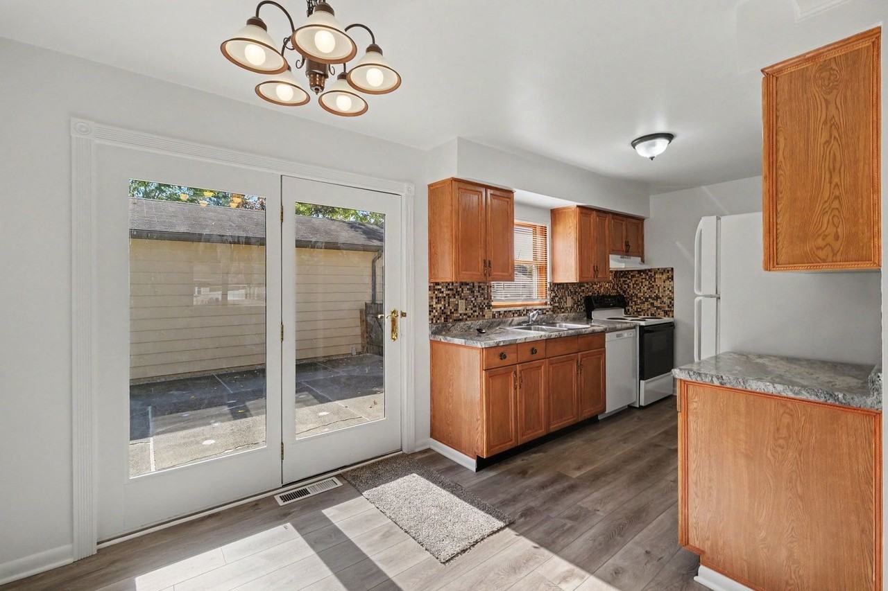 2045 Huntington Ave - Photo 6 of 18