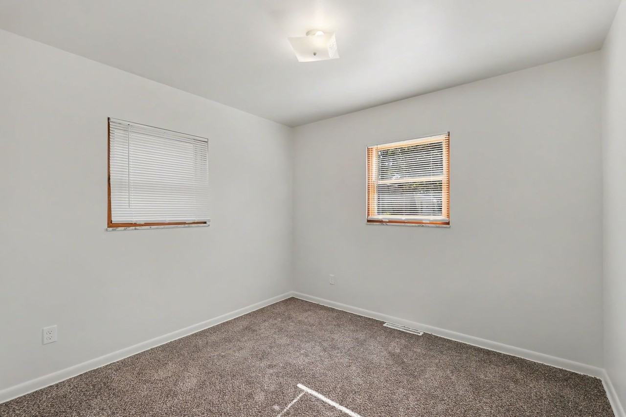2045 Huntington Ave - Photo 7 of 18