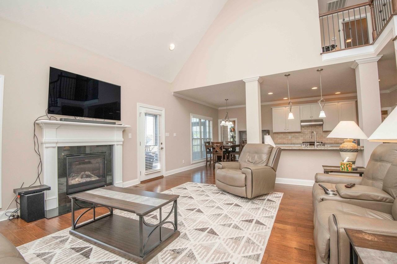 12032 Poplar Meadow Ln - Photo 6 of 50