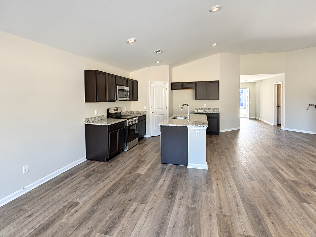 206 Hasty Point Rd - Photo 5 of 23