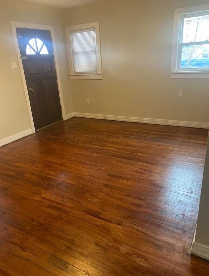 2225 S Taylor St - Photo 3 of 7