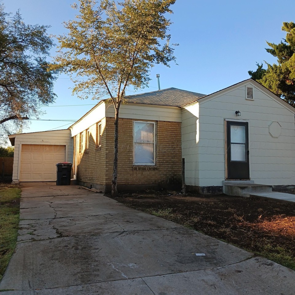 1405 Sw 12th Ave - Photo 2 of 13