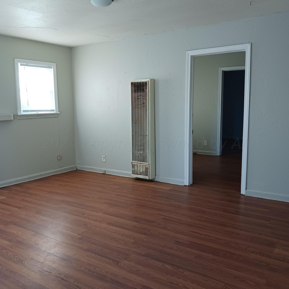 1405 Sw 12th Ave - Photo 3 of 13