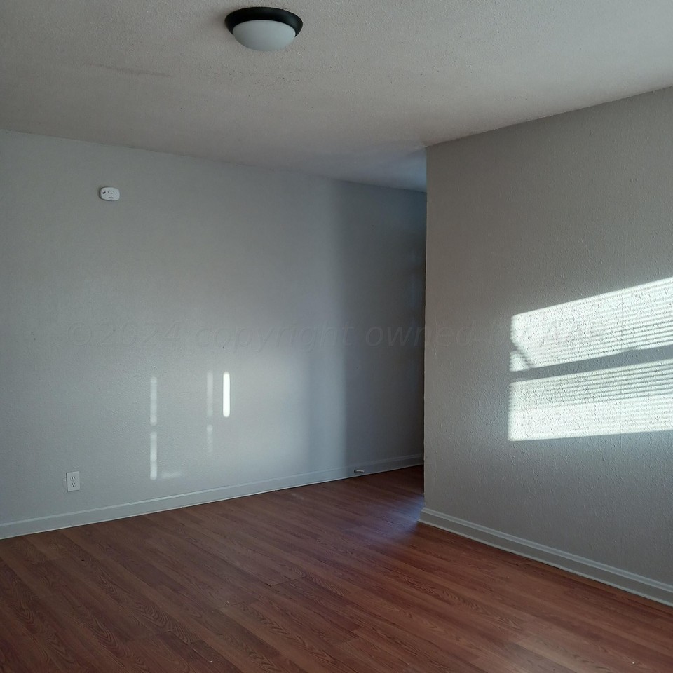1405 Sw 12th Ave - Photo 4 of 13