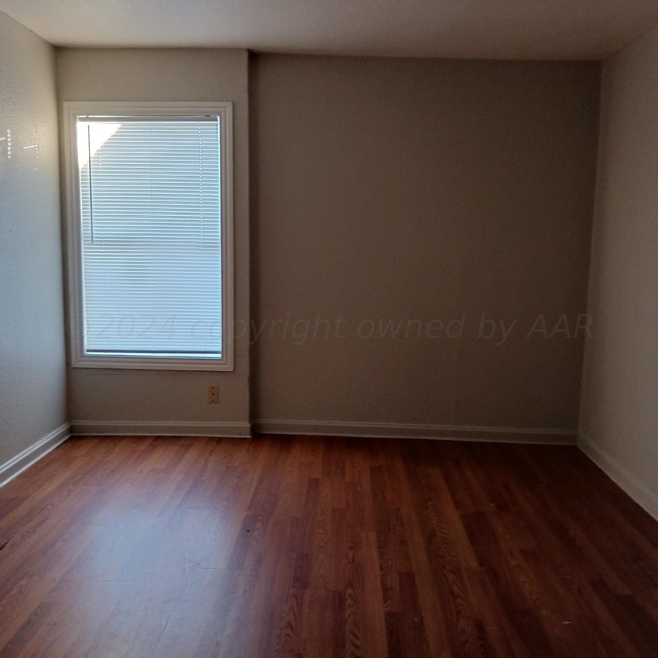 1405 Sw 12th Ave - Photo 7 of 13