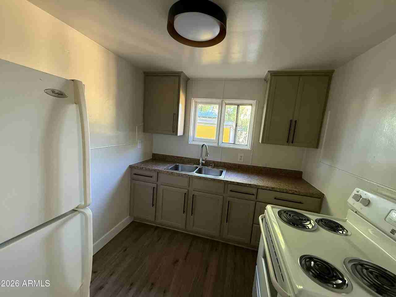 6021 W Gardenia Ave #B - Photo 7 of 9
