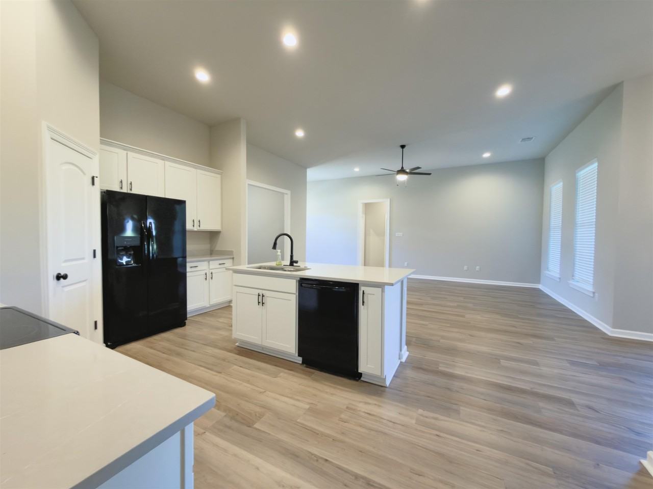 183 Pond Dr - Photo 2 of 11