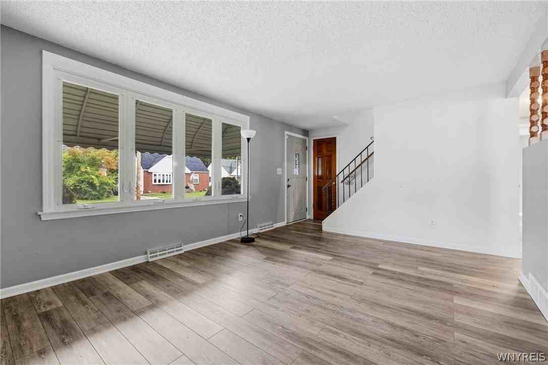 119 Wagner Ave - Photo 3 of 12