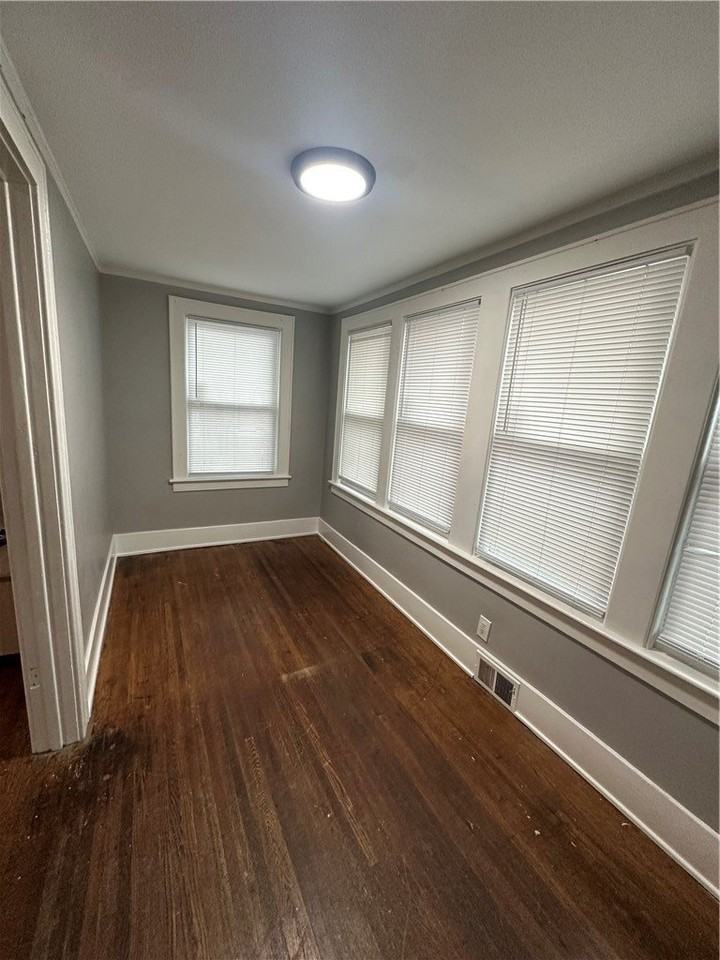 839 Norton St #1 - Photo 5 of 17