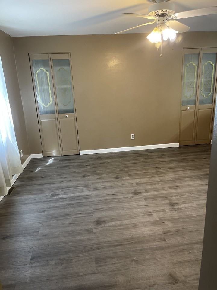1052 Steuben St #1 - Photo 5 of 17