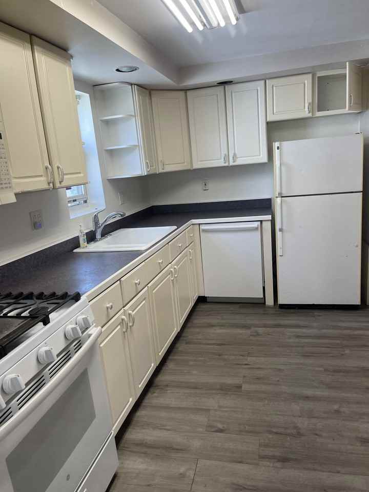 1052 Steuben St #1 - Photo 7 of 17