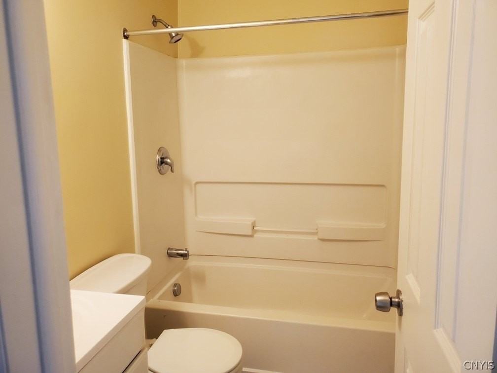203 Luddington St - Photo 4 of 4
