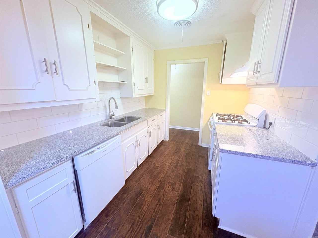 4719 West St - Photo 3 of 13