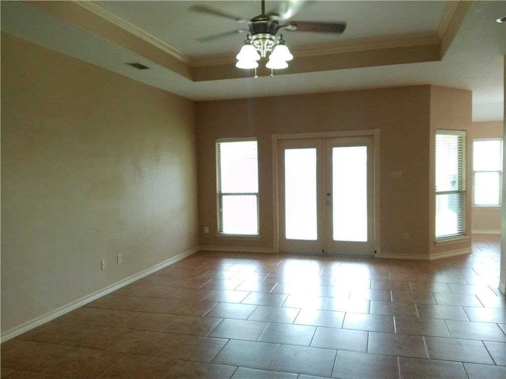 2514 Windblown Dr - Photo 2 of 12