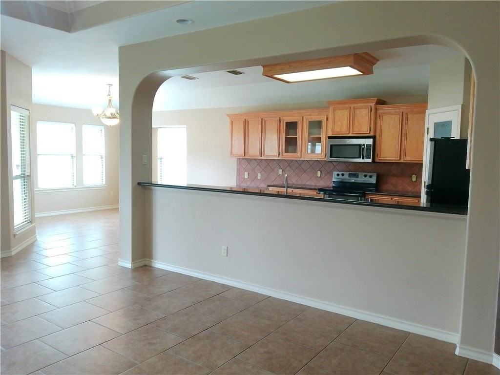 2514 Windblown Dr - Photo 3 of 12
