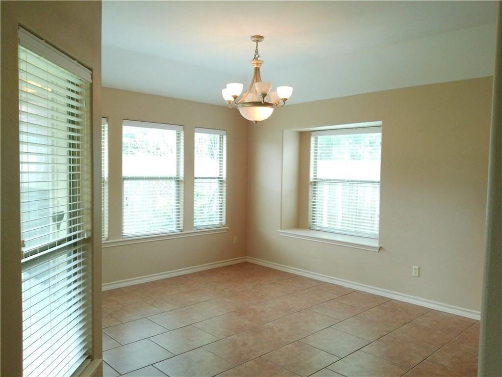 2514 Windblown Dr - Photo 4 of 12