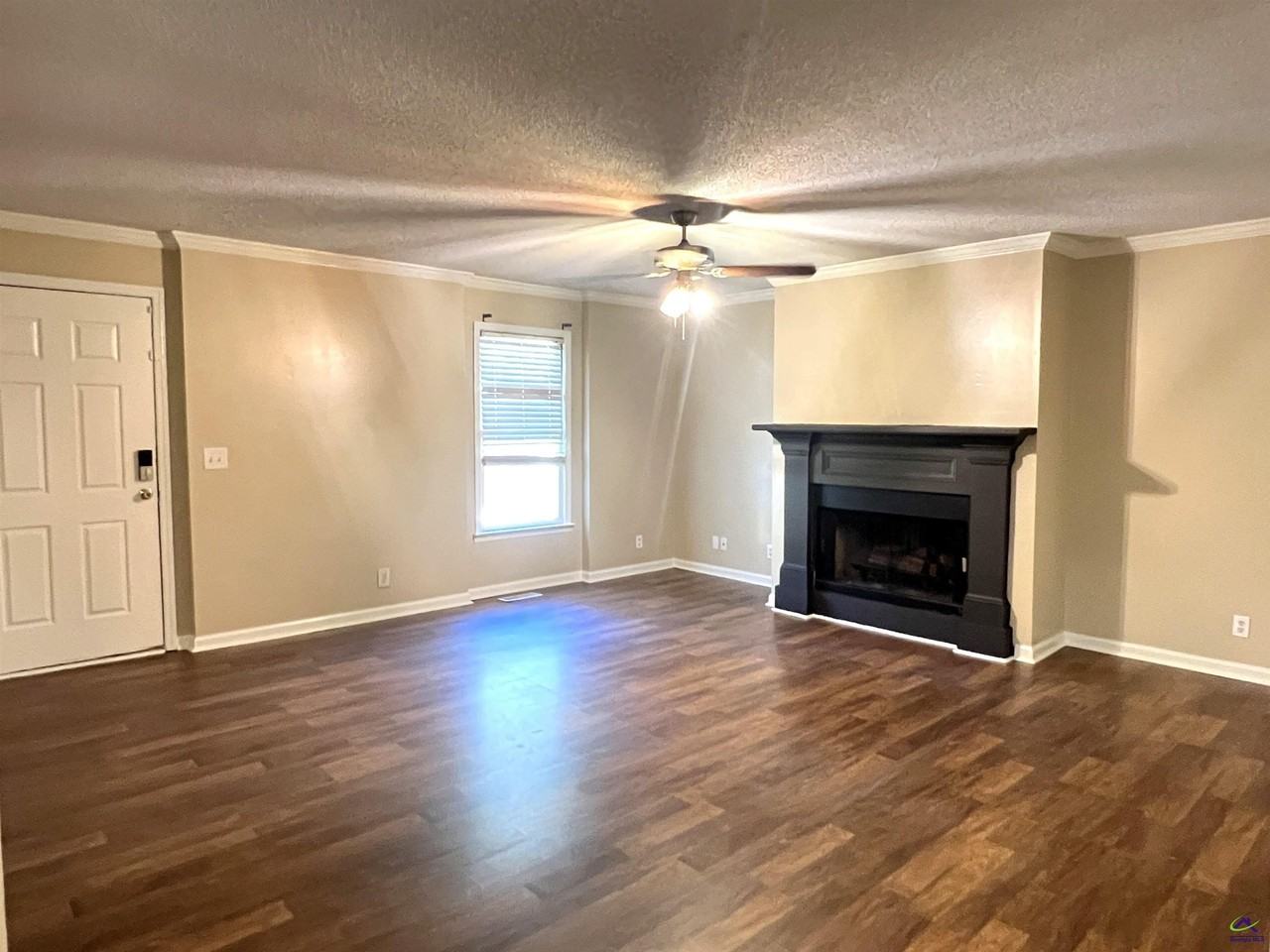 302 James Pl - Photo 2 of 33
