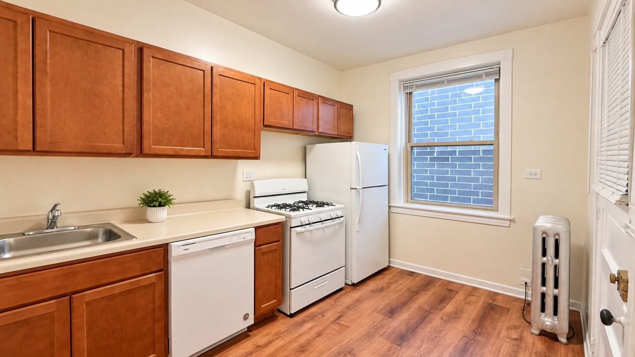 2480 N Lincoln Ave #3 - Photo 6 of 7