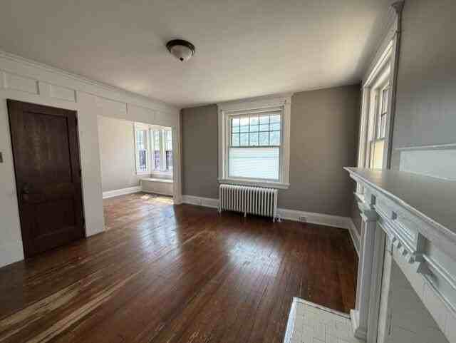 439 Somerset St - Photo 3 of 17