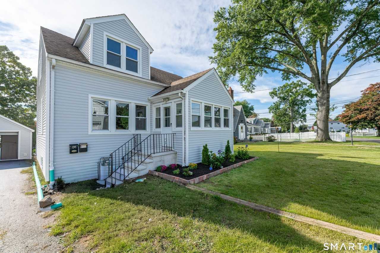 3 Devon Ave - Photo 3 of 23