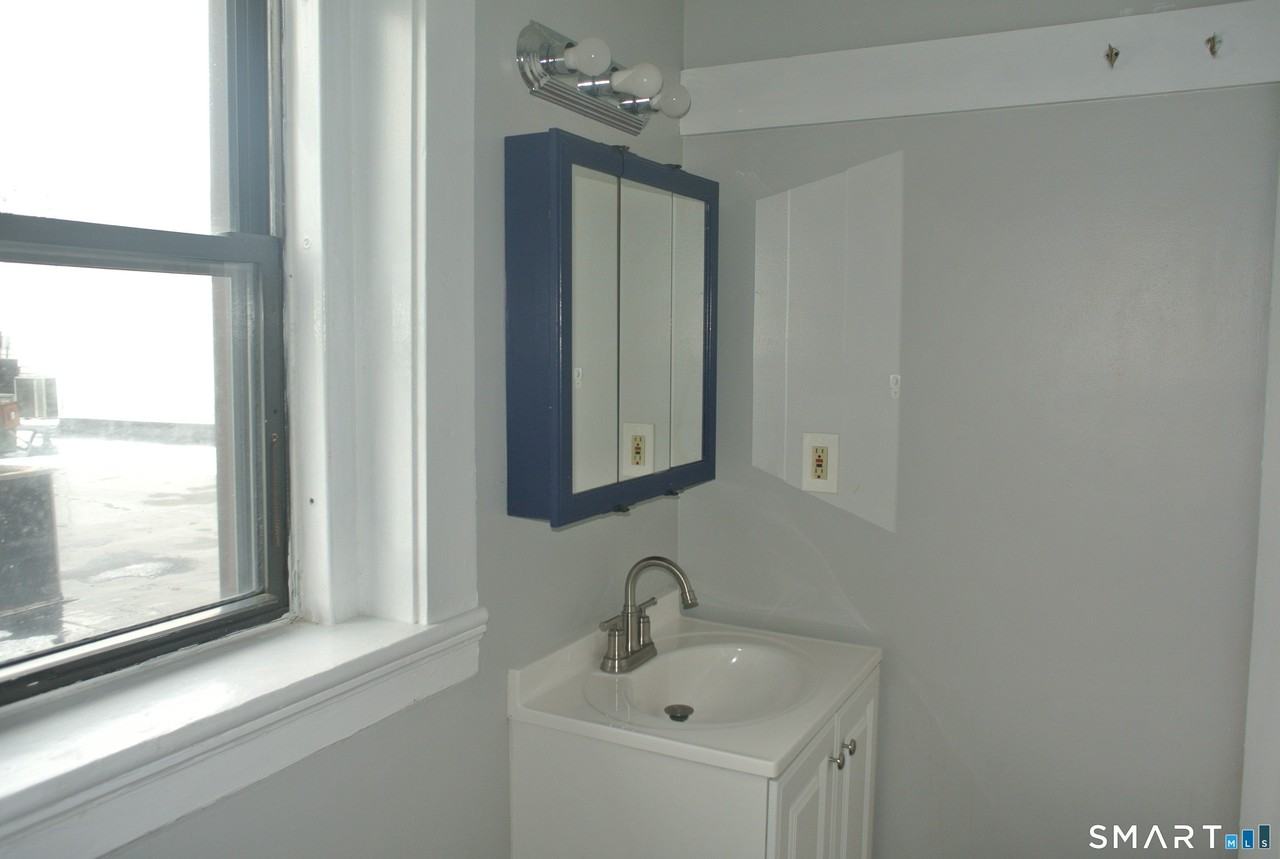 549 Howe Ave #A21 - Photo 7 of 17