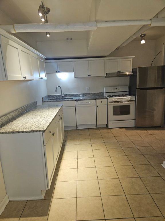 6103 South Washtenaw Avenue #B - Photo 4 of 8