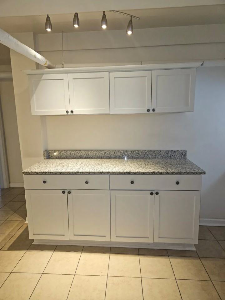 6103 South Washtenaw Avenue #B - Photo 5 of 8