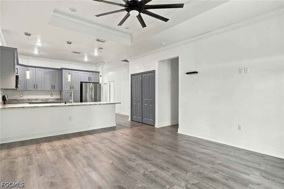 2116 Palm Ave - Photo 3 of 20