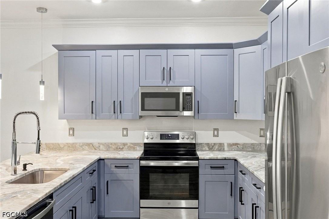 2116 Palm Ave - Photo 7 of 20