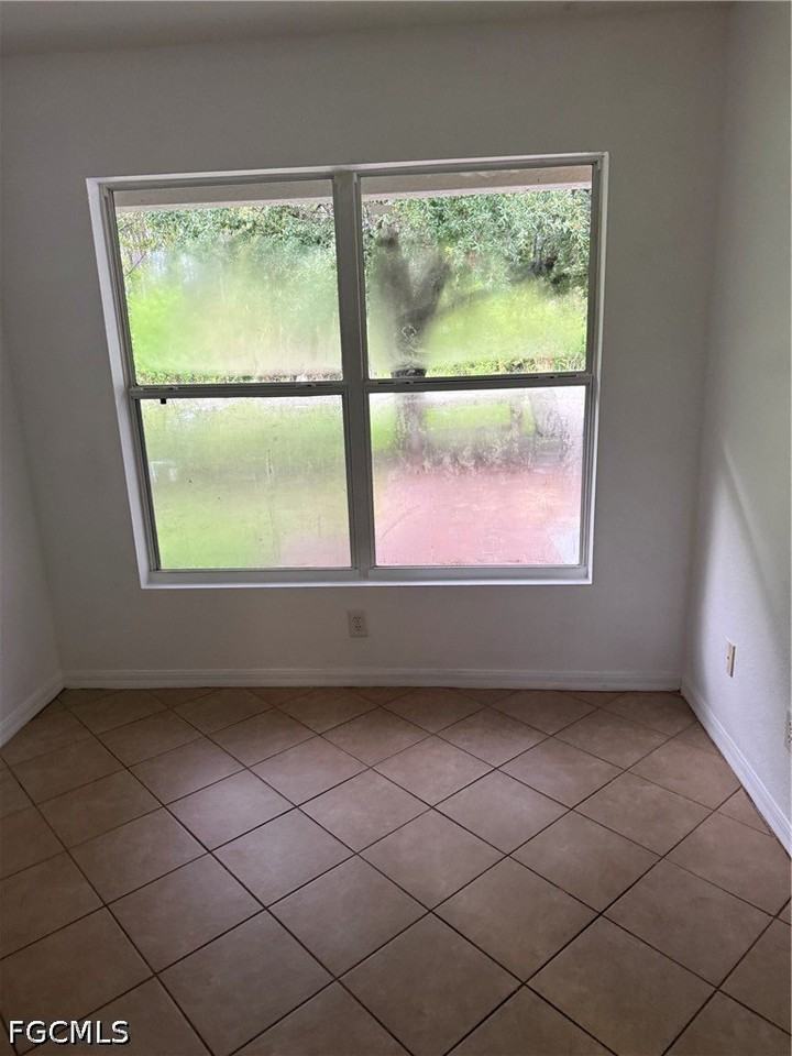 335 Reeves St - Photo 6 of 24