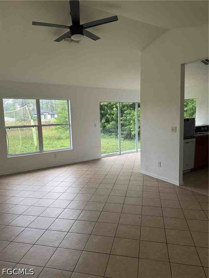 335 Reeves St - Photo 7 of 24