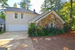 700 S Fairfield Dr - Photo 1 of 1