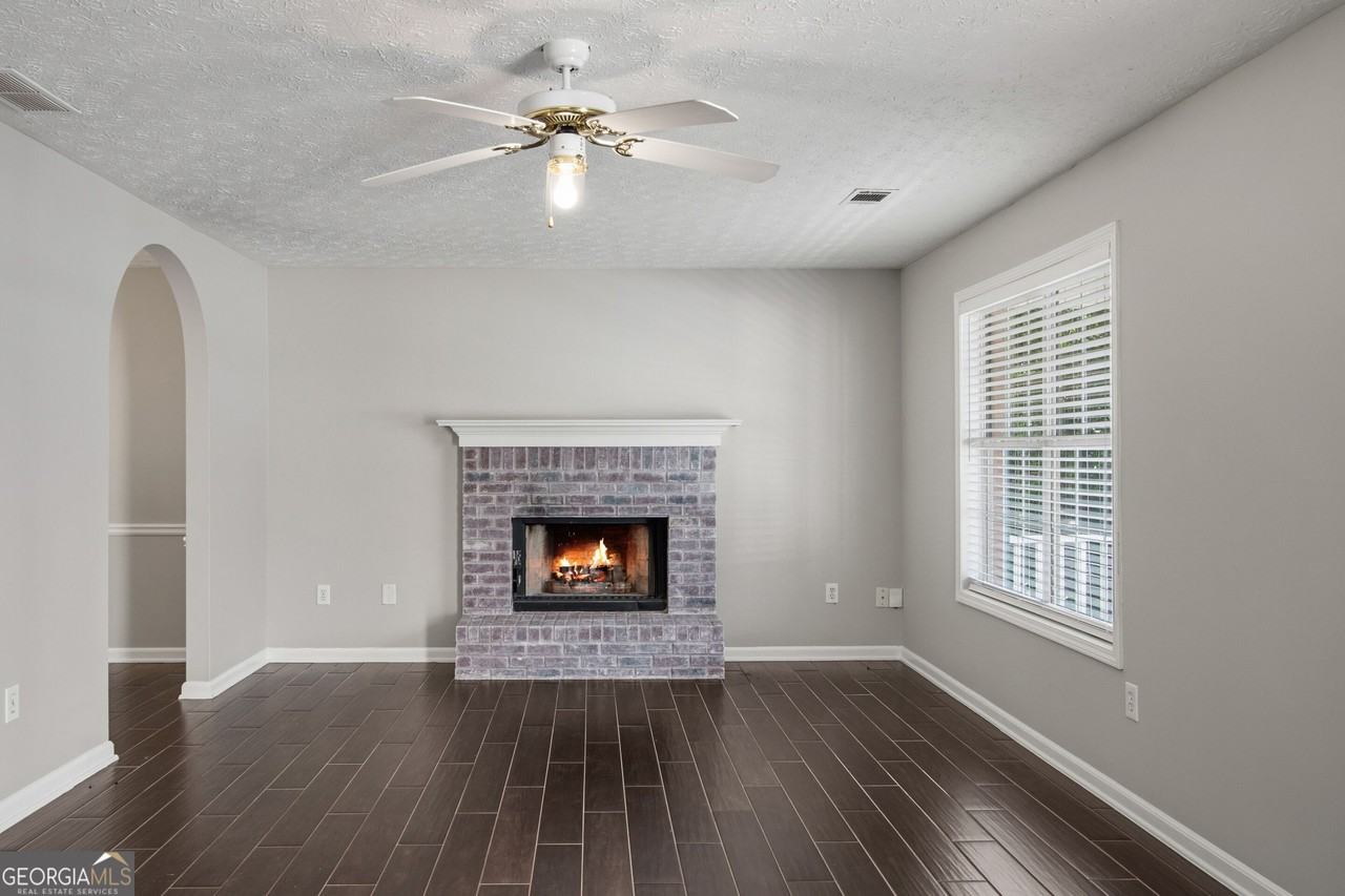 1815 Alcovy River Dr - Photo 5 of 18