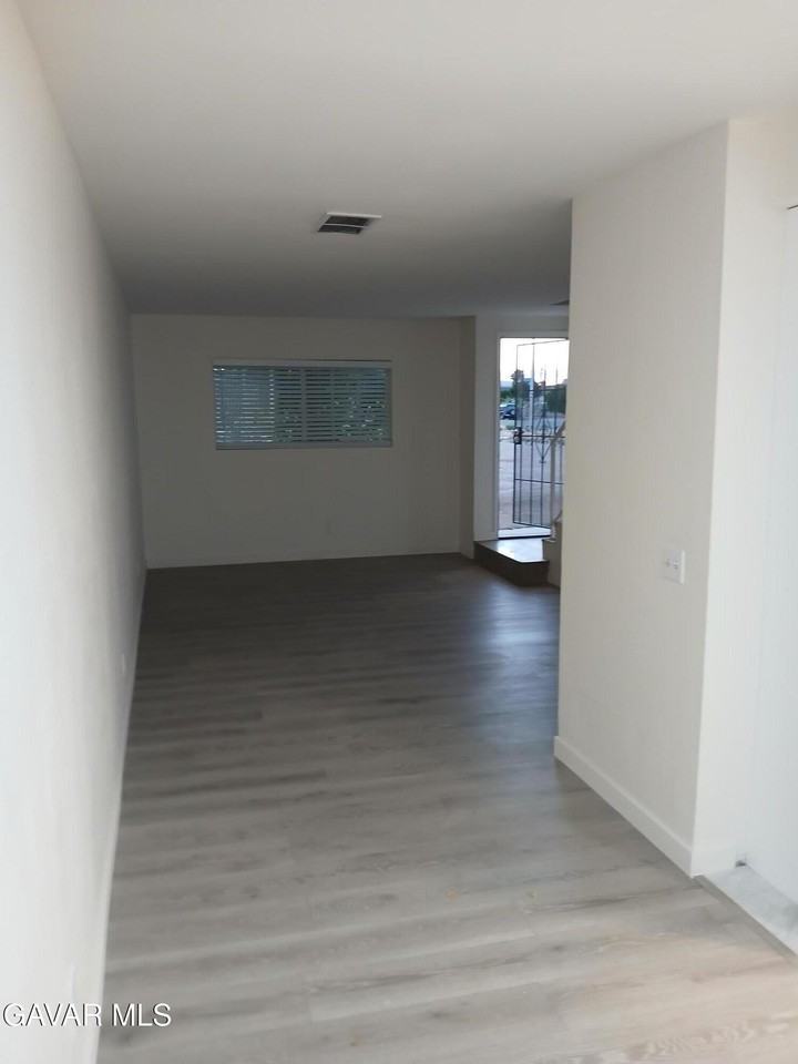 214 E Avenue Q7 - Photo 2 of 8