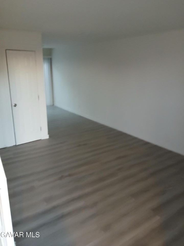 214 E Avenue Q7 - Photo 3 of 8