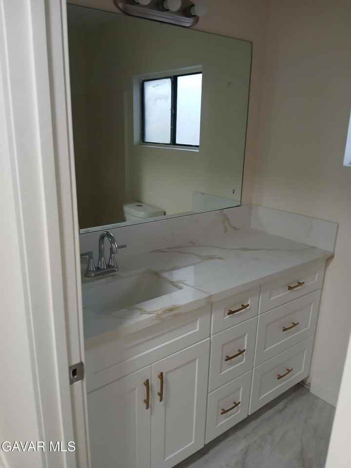 214 E Avenue Q7 - Photo 4 of 8