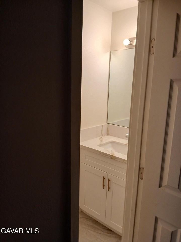 214 E Avenue Q7 - Photo 6 of 8