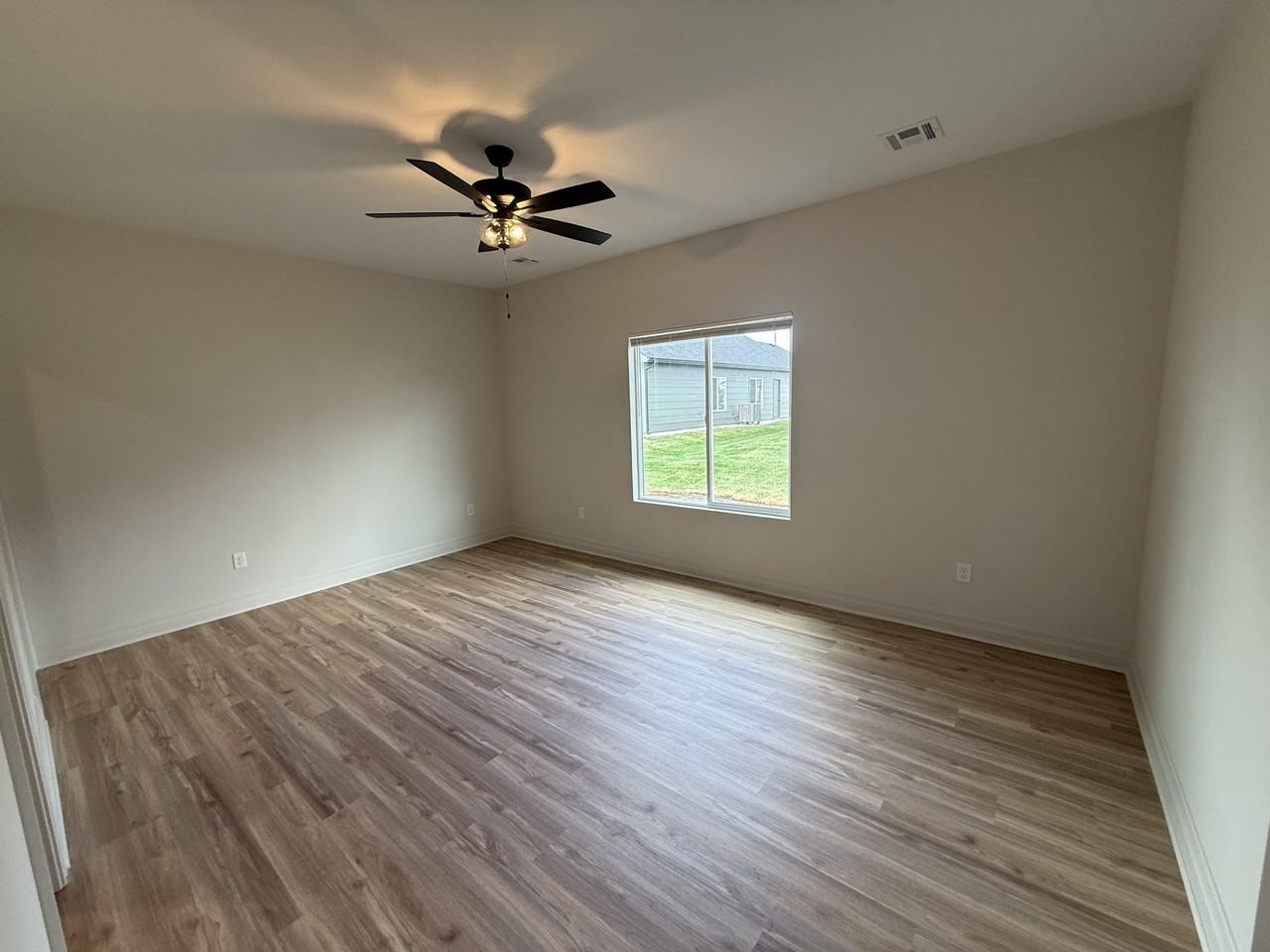 1823 E Liam Ct #1 - Photo 5 of 20