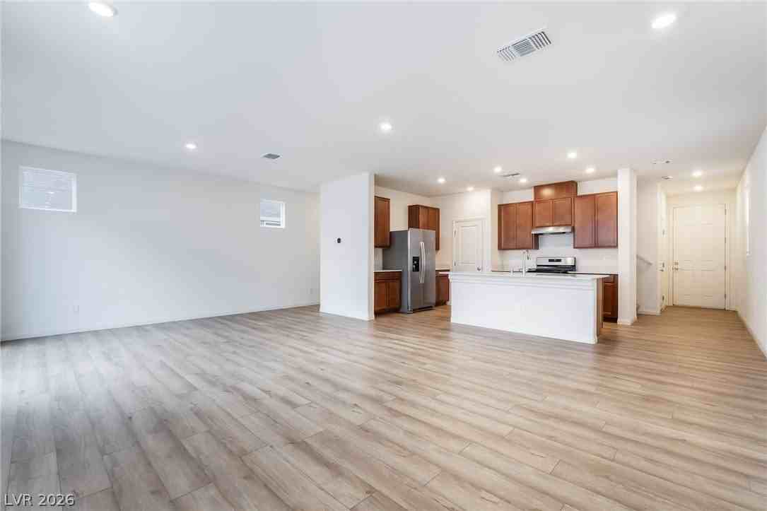 9092 Nostrand Ave - Photo 7 of 38