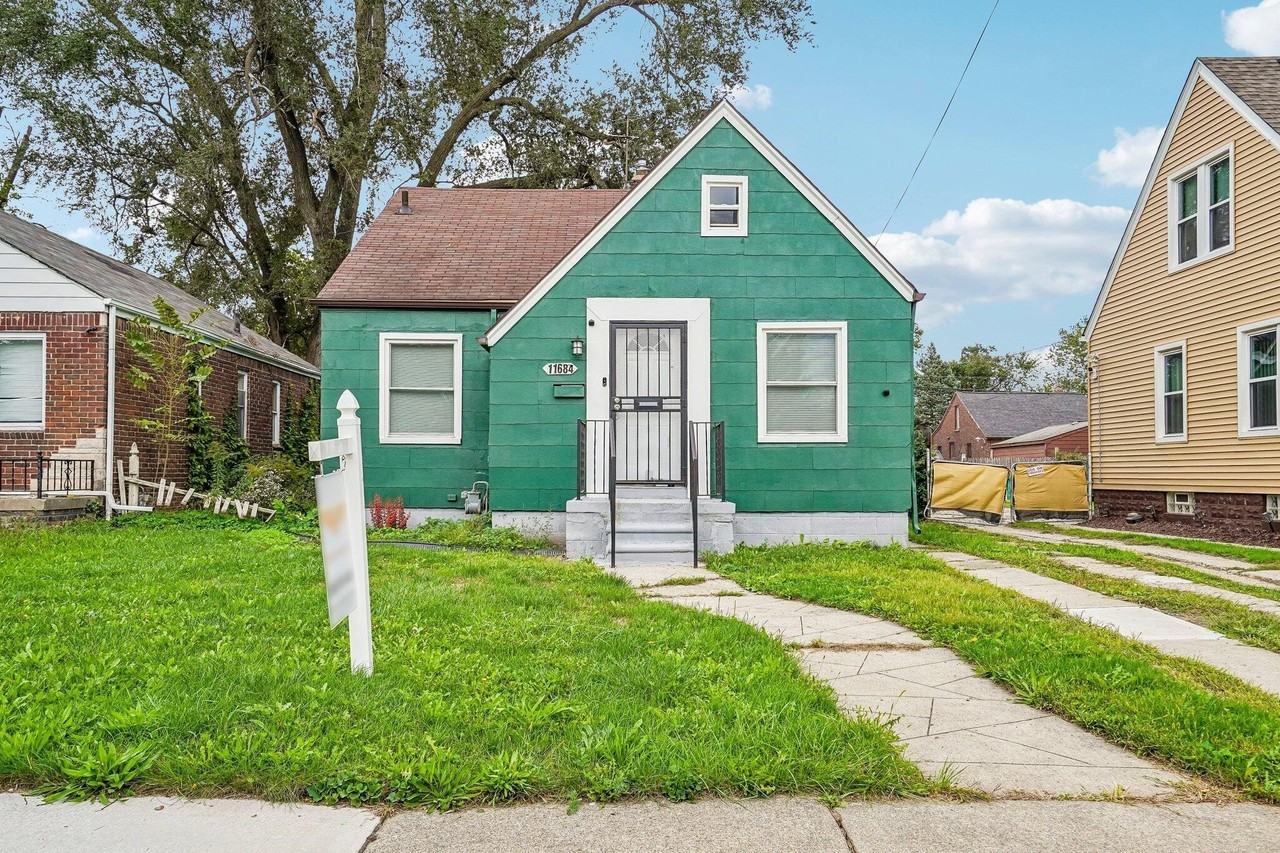 11684 Prest St - Photo 2 of 32