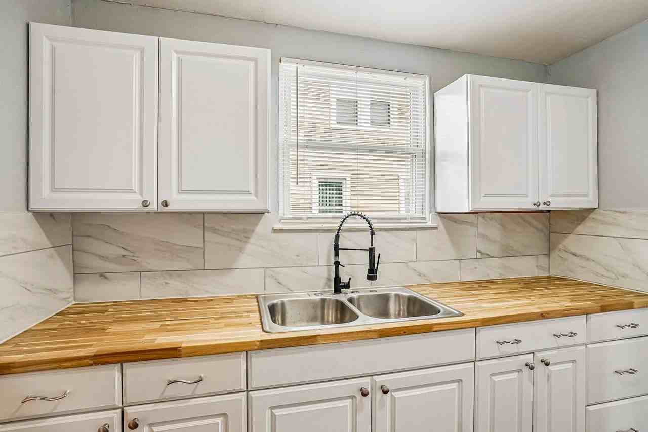 11684 Prest St - Photo 3 of 32