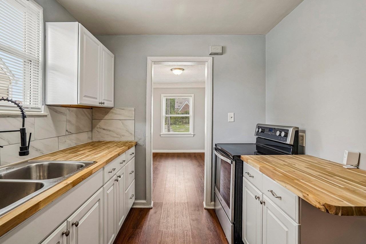 11684 Prest St - Photo 4 of 32