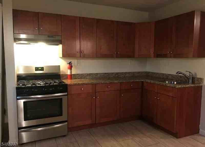 290 N 6th St #3 - Photo 2 of 16