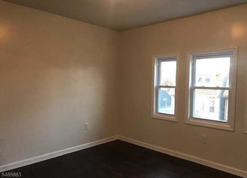 290 N 6th St #3 - Photo 5 of 16