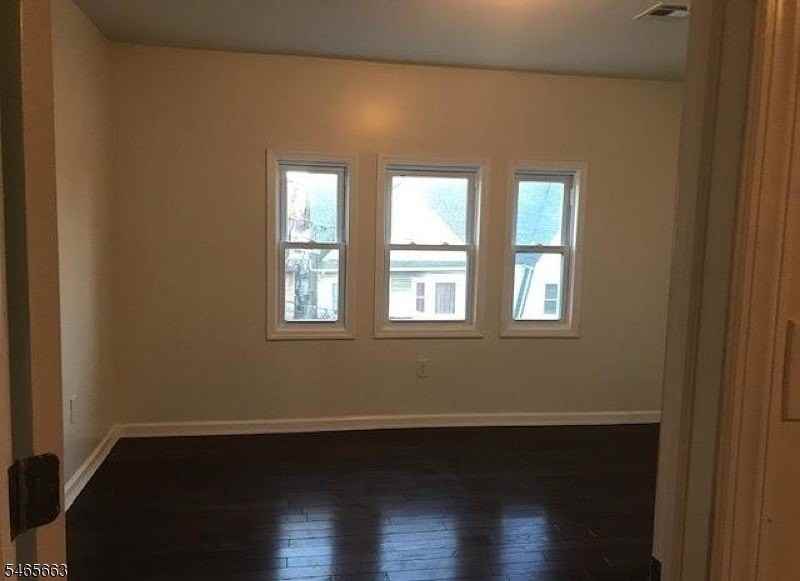 290 N 6th St #3 - Photo 7 of 16