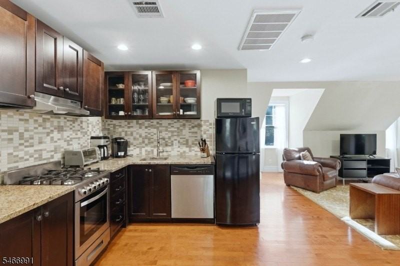 13 Tannery Ln #A - Photo 4 of 18