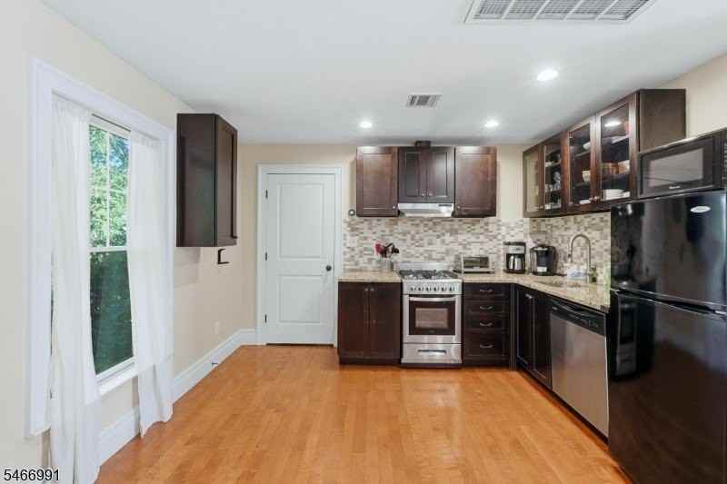 13 Tannery Ln #A - Photo 5 of 18