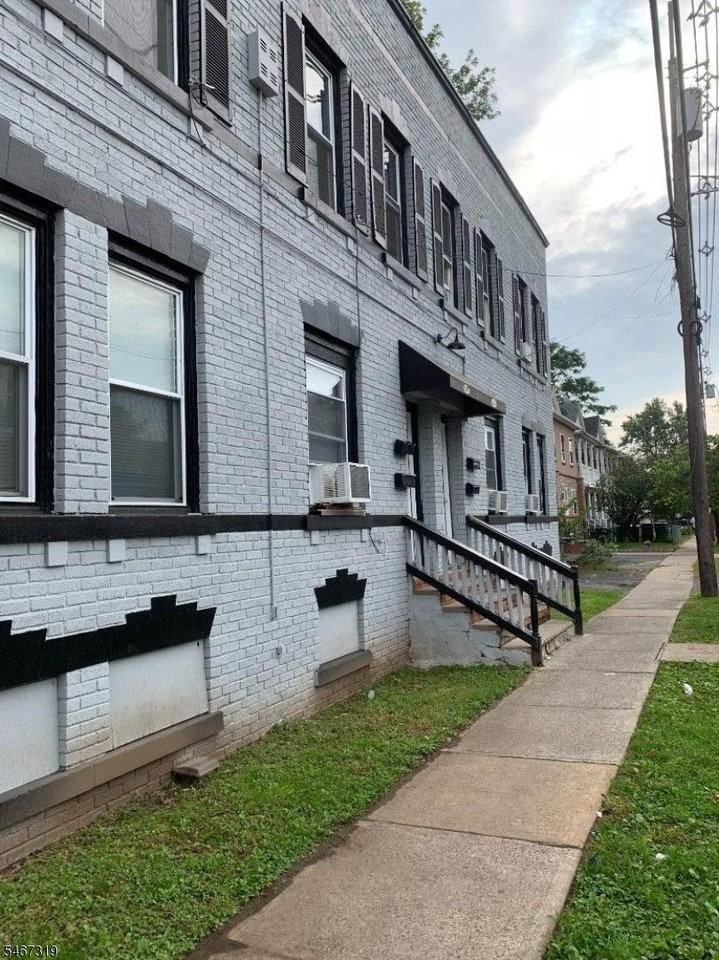 1301 S 2nd St #B - Photo 2 of 5